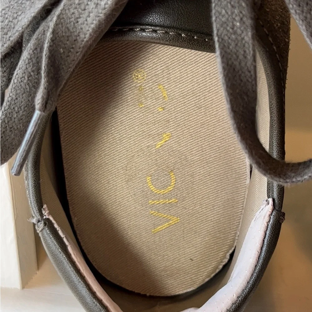 Vionic Men’s Jerome Suede Olive Green Lace Up Sneakers Size 7